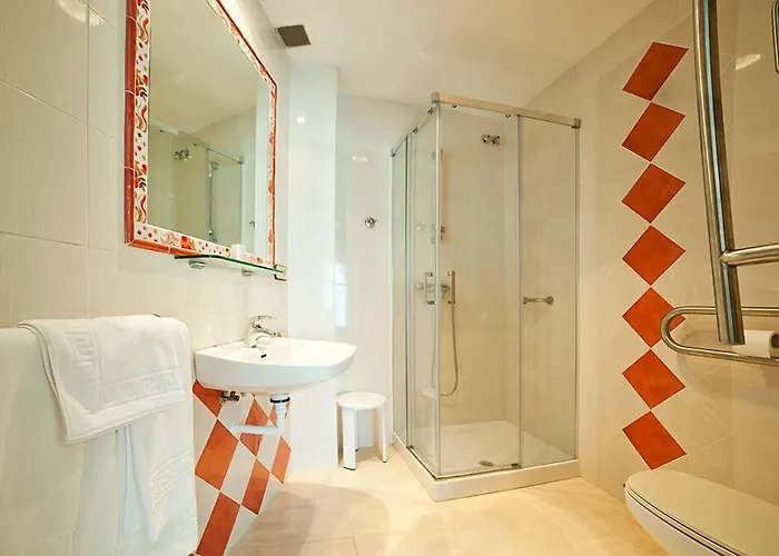 利雅月酒店 3* 比利亚隆加