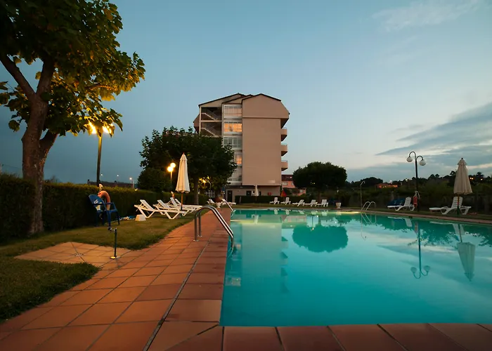 利雅月酒店 3* 比利亚隆加