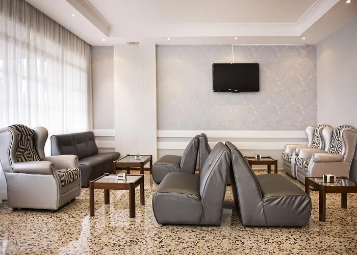 利雅月酒店 3* 比利亚隆加